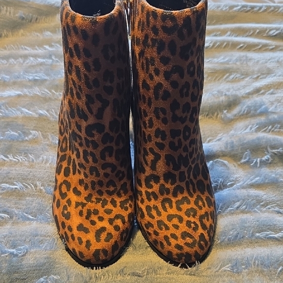 Jessica Simpson Leopard Print Ankle Boots - Picture 2 of 11